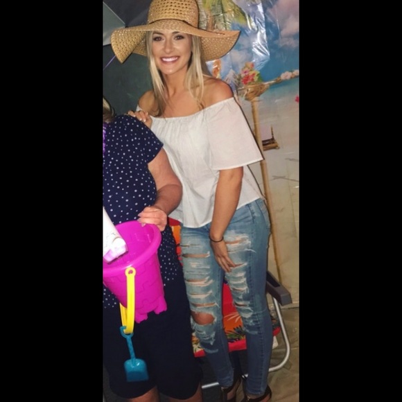 Shoot me an offer !!! ๐๐๐๐ผโโ๏ธ IG @taayfleming - Picture 1 of 1